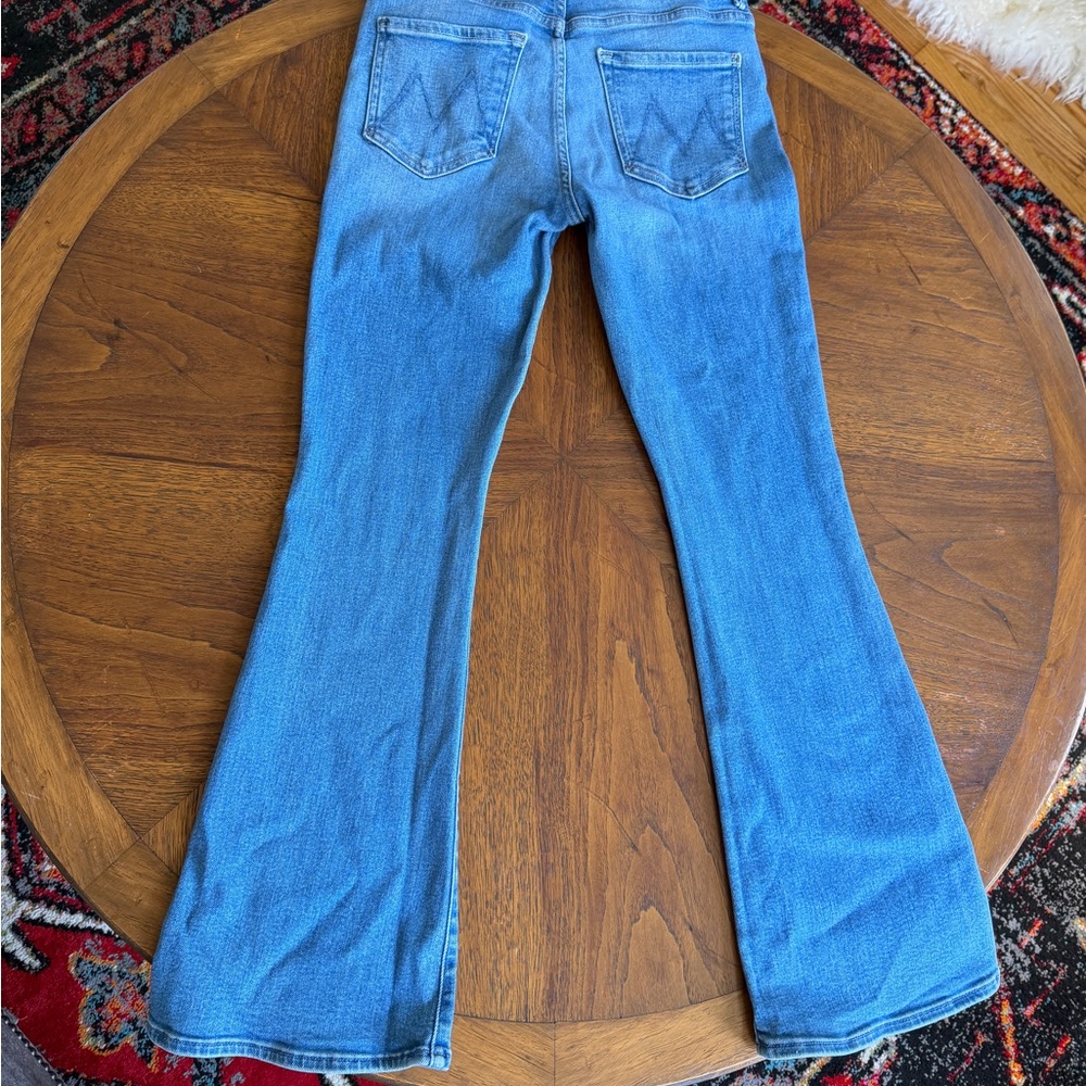 MOTHER Weekender Jeans in Layover 28 - Picture 4 of 9